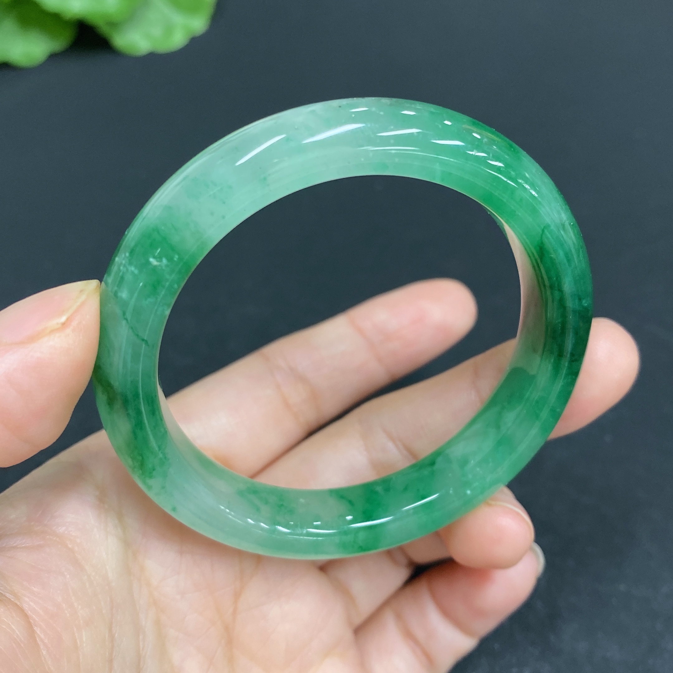 H33845759 African Emerald (Dulong Jade) Round Bracelet