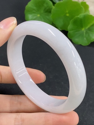 F46549101 翡翠正圈手镯  货品总重约59.4g  圈口58.2