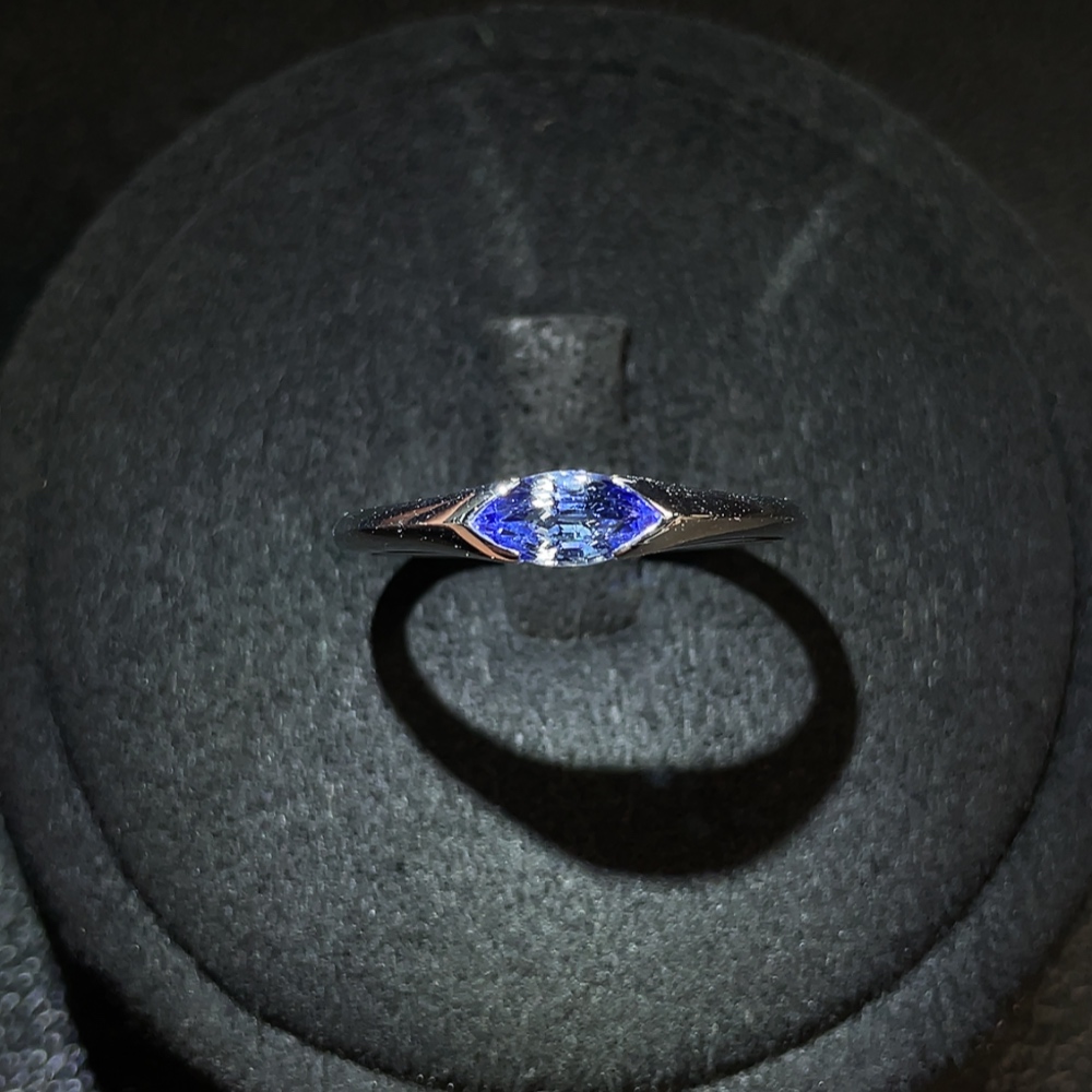 C35154844 18K Blue Sapphire Ring, Total Weight Approx. 3.21g, Size 21