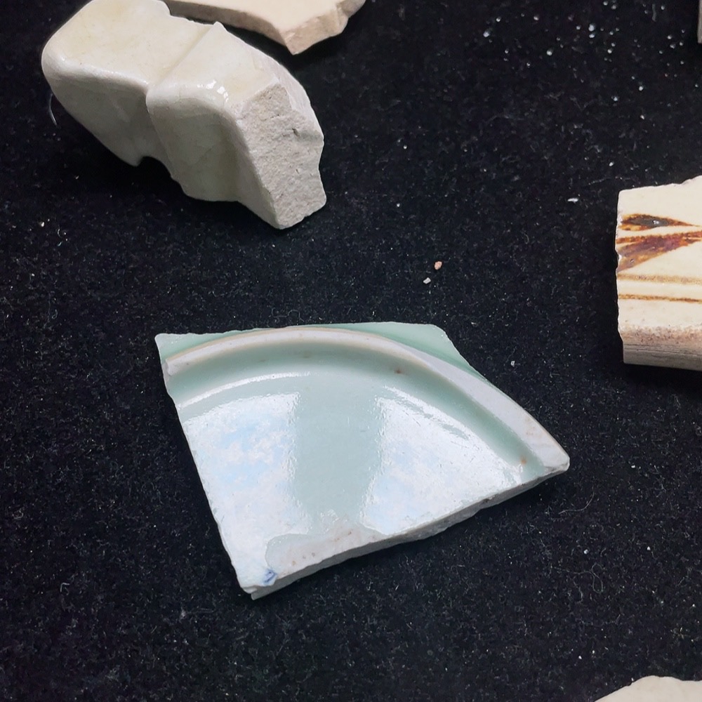 W25842679 High ancient colored glaze ceramic fragment (actual size prevails)