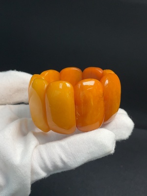 C33924089 Amber Beeswax Bracelet, Total Weight Approx. 35.31g, Size About 32.7mm