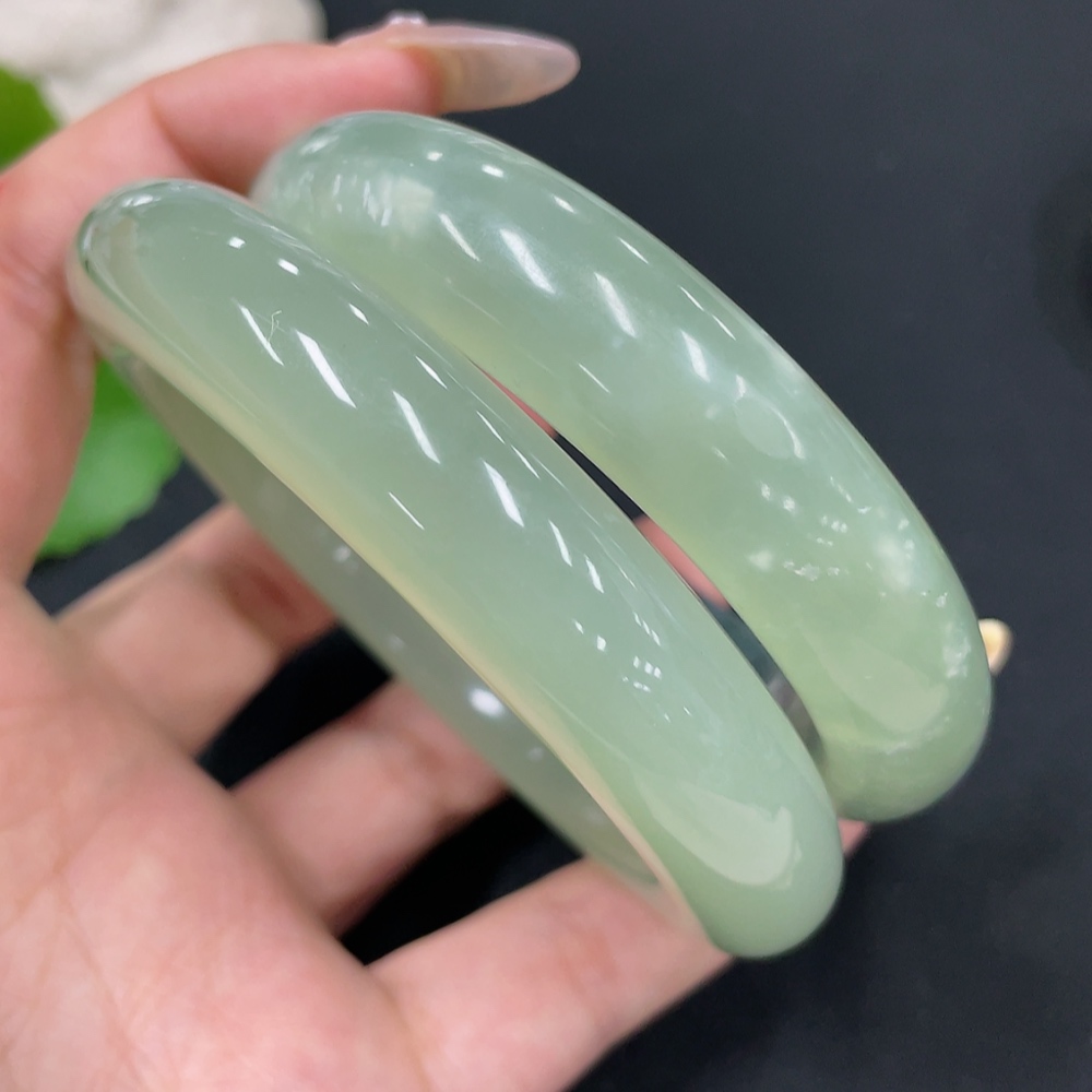 H30490679 Xiuyan Jade (Serpentine Jade) Regular Bracelet