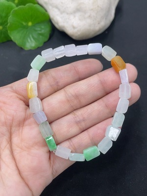 F46485783 翡翠手串 颜色成因未定 货品总重约11.75g