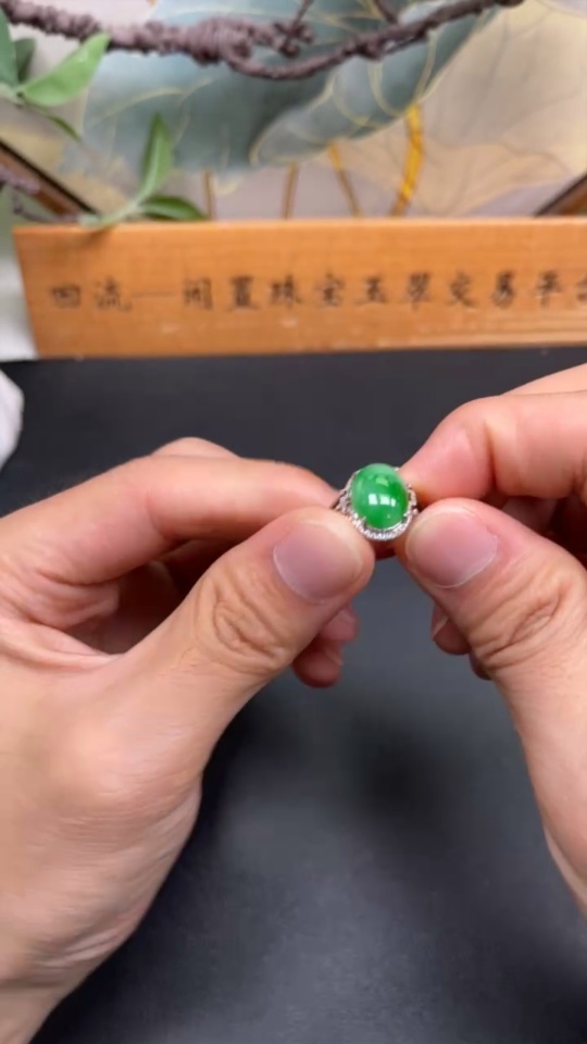 F35079260 Jadeite Cabochon Ring Unmarked 18K Gold Approx. 2.7g Size 18 With Diamond Accents