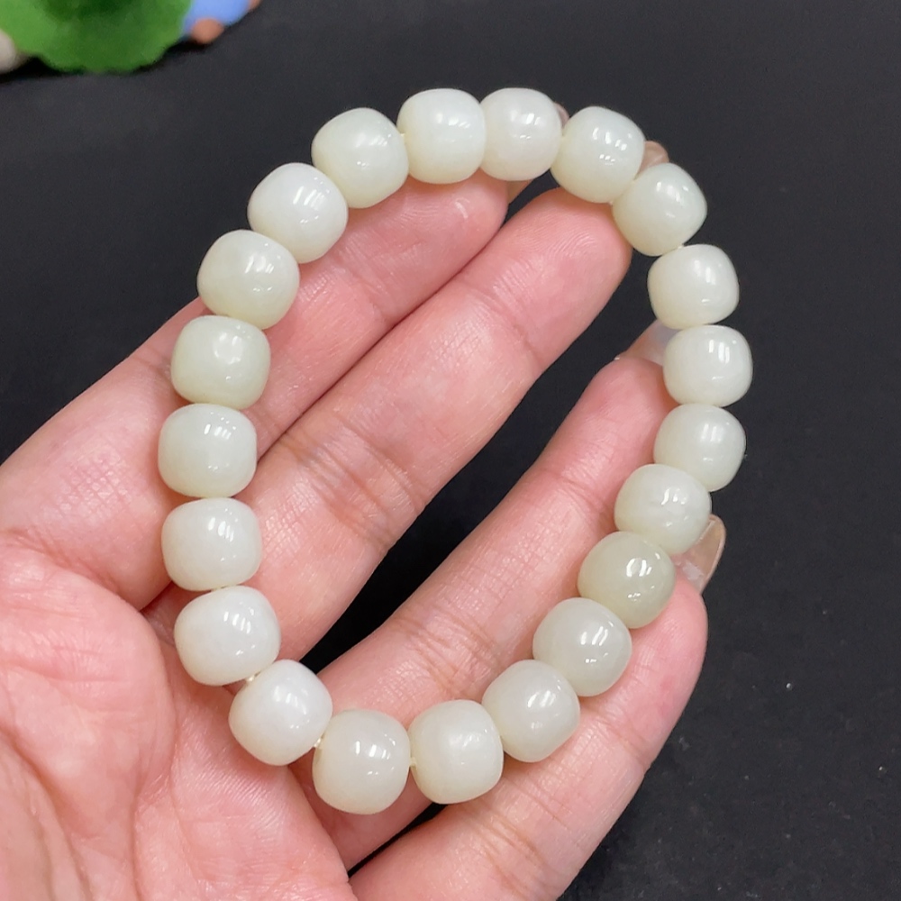 H32782341 Hetian Jade Bracelet, approx. 10mm beads, total weight approx. 36.2g
