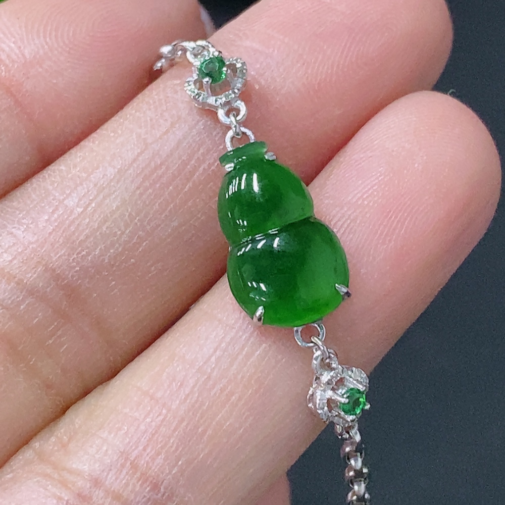 F30441019 Jadeite inlaid gourd 18k only colorless with diamonds total weight about 2.006g