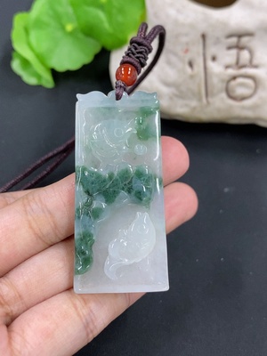 F46598865 翡翠挂件         货品总重约19.4g
