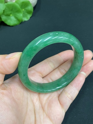 H34015236 African Emerald (Dulong Jade) Round Bracelet