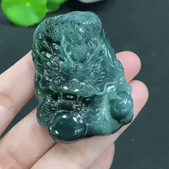F23641622 Jadeite Dragon Pendant Total Weight 47.780g