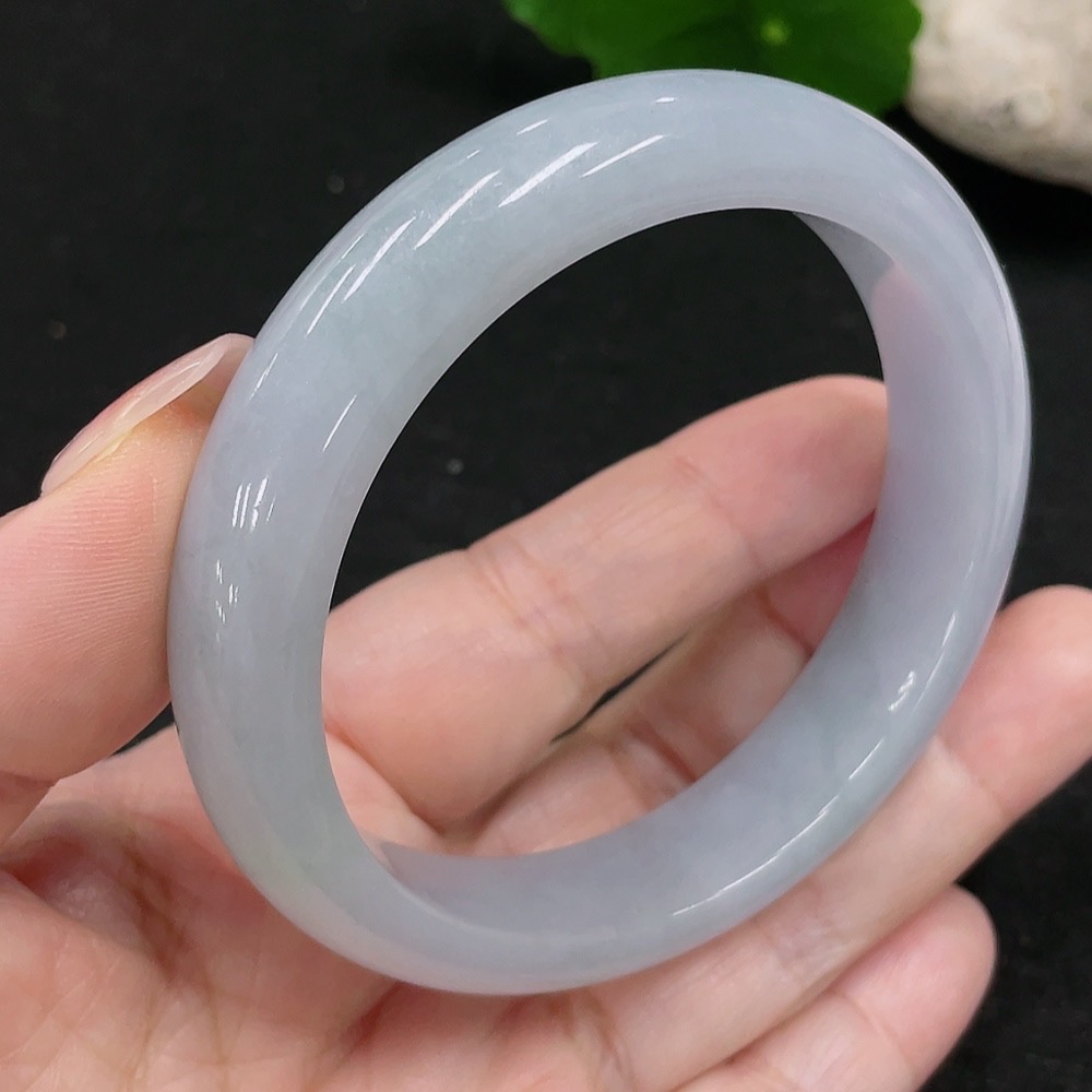 F33827428 Jadeite Round Bangle 57.2 Loop Size Total Weight Approx. 57.9g