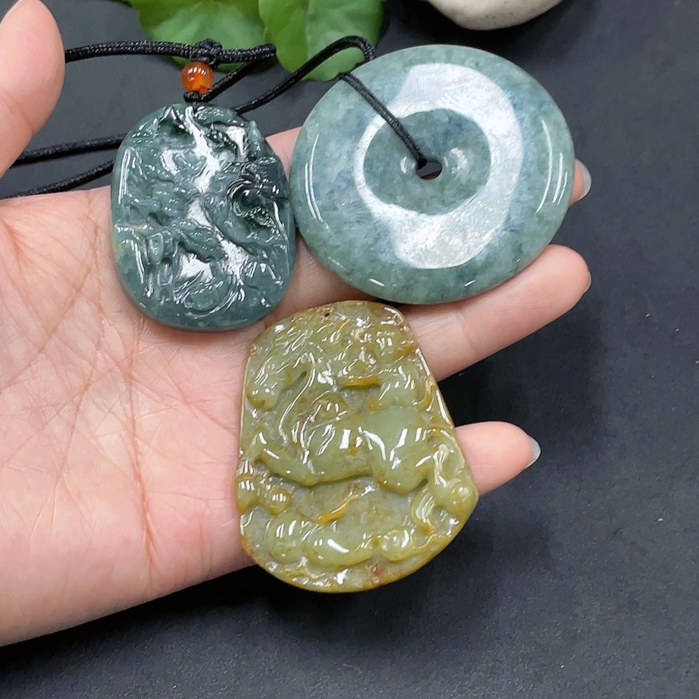 F18988878 Jadeite Pendant