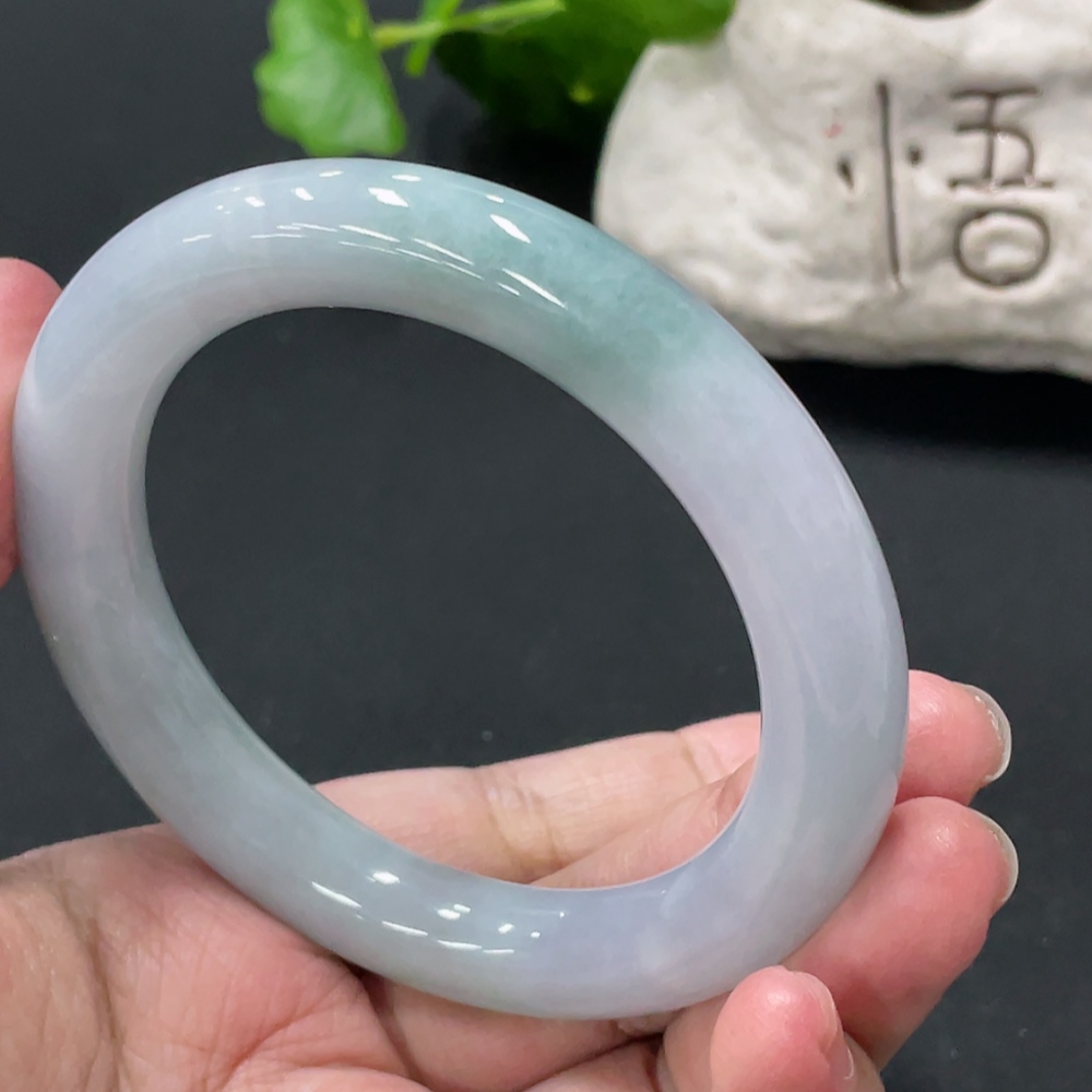 F34019696 Jadeite Round Bangle Total Weight about 70.65g Size 57.7