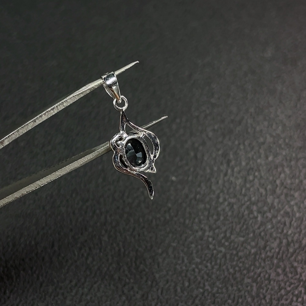 C32719008 Sapphire Pendant Non-Gold Total Weight Approx. 1.09g