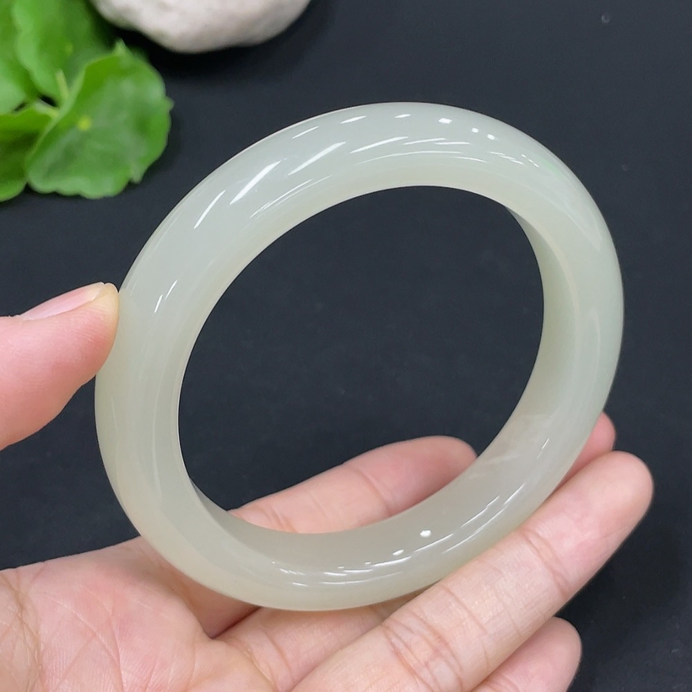 H28245566 Hetian Jade Round Bracelet Size 58.2 Total Weight Approx. 61.9g