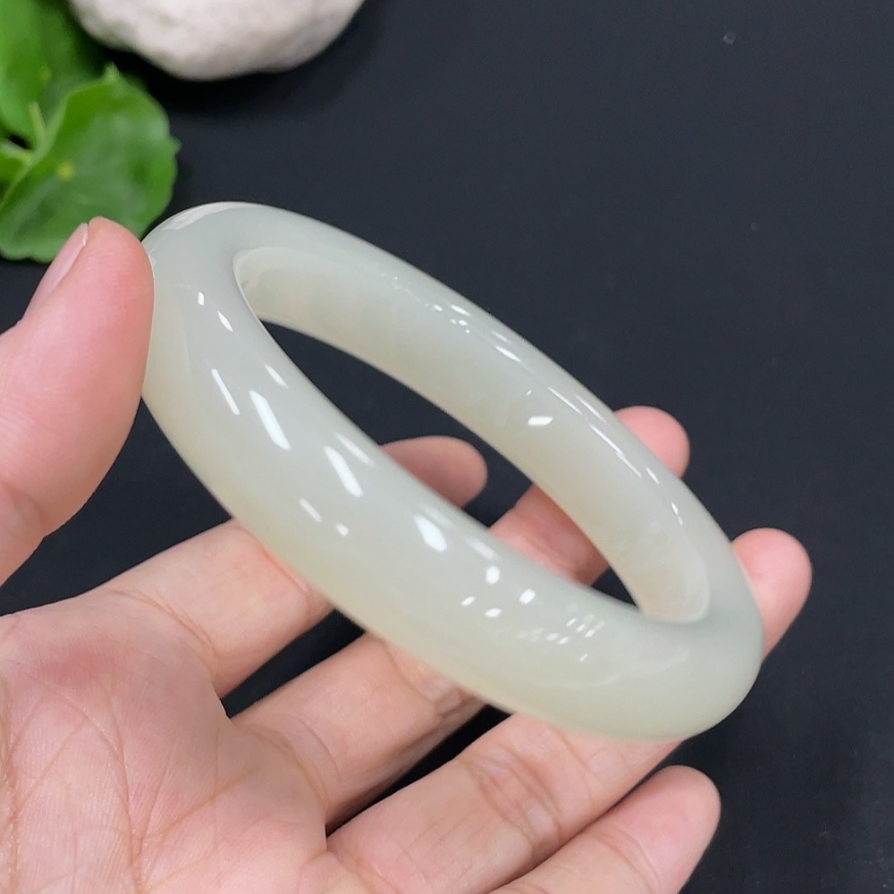 H28245566 Hetian Jade Round Bracelet Size 58.2 Total Weight Approx. 61.9g