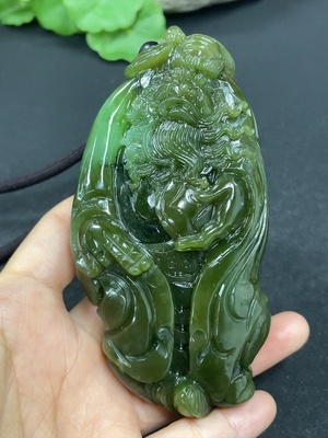 H41866717 和田玉碧玉手把件   钟馗    货品总重约（含绳）198.3g   配珠非和田玉