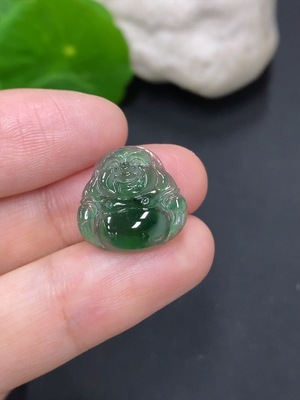 F46594333 翡翠佛公挂件 货品总重量约1.3克