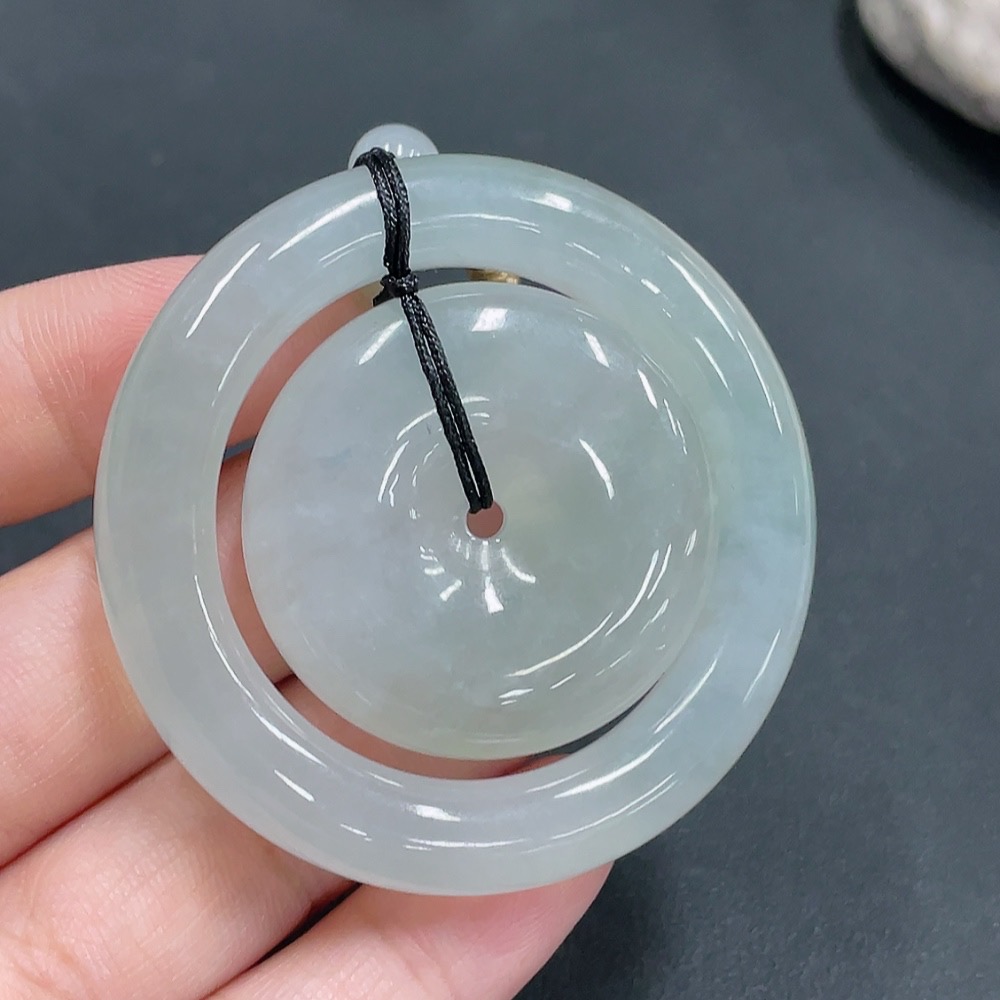 F21421982 Jadeite Pendant with Mother-and-Child Clasp, Total Weight Approx. 52g