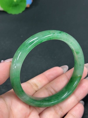H40767847 非洲翠(独龙玉)正圈手镯 圈口60.5 货品总重约44.7g