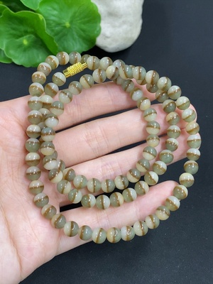 F46553632 翡翠珠链 卡5.8mm左右 非金 货品总重约39.8克（颜色成因未定）