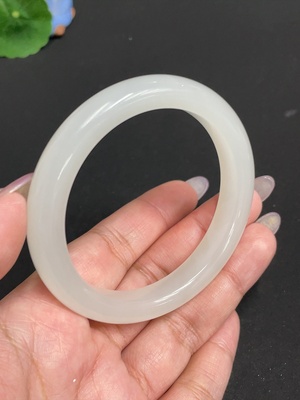 H33930507 Hetian Jade Round Bangle Size 57.6 Total Weight Approx. 47.3g