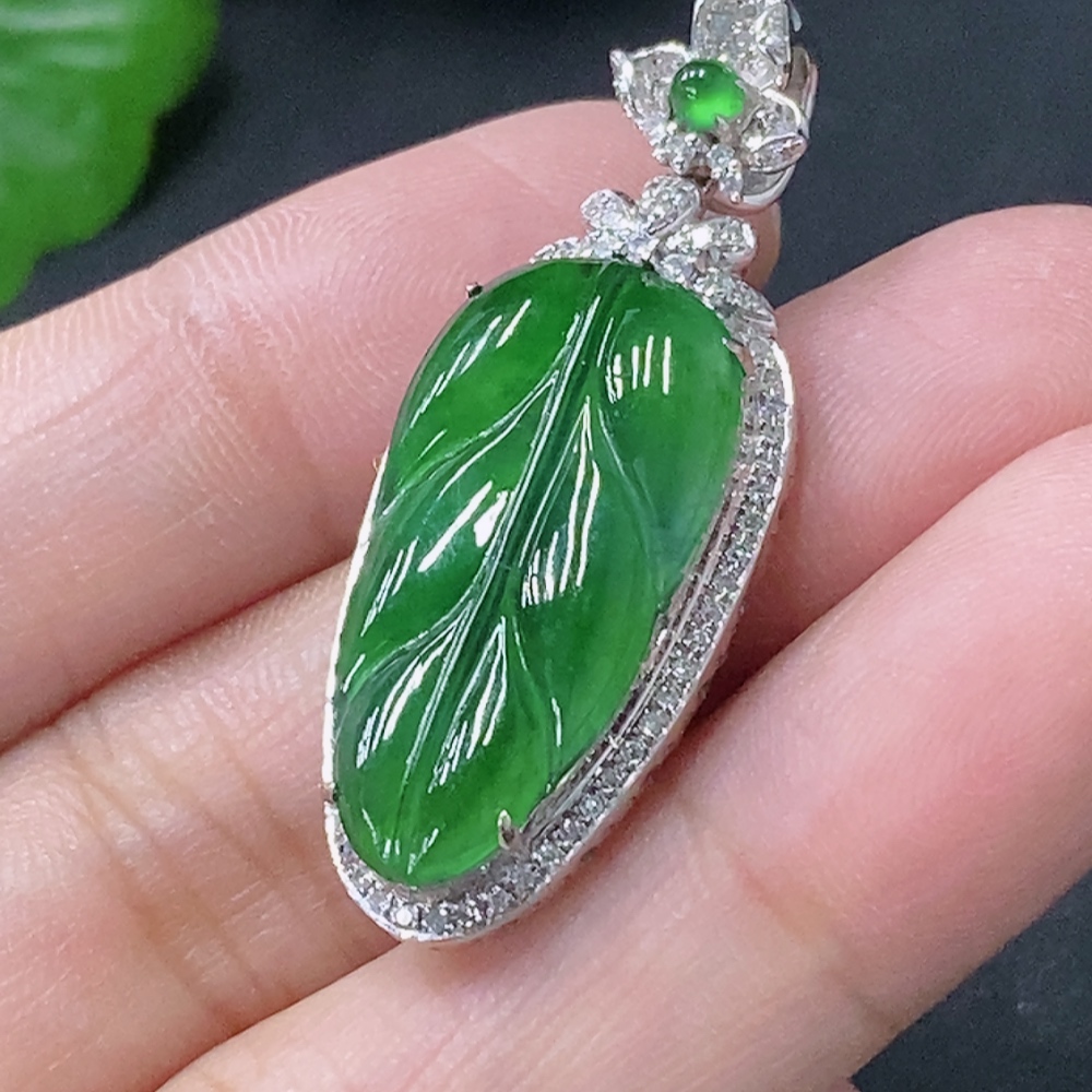 F33849922 Jadeite Inlaid Leaf Pendant 18k Set with Diamonds Total Weight Approx. 4.12g