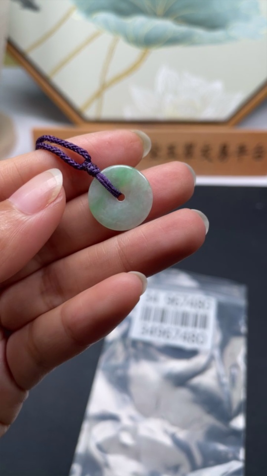 F34967480 Jadeite Peace Knot with a total weight of approximately 1.8 grams (including rope weight)