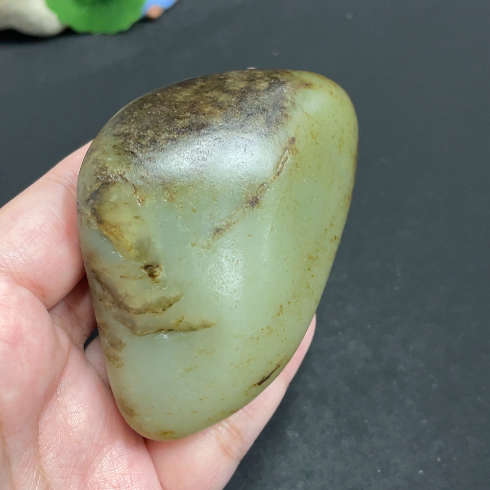 H32804534 Hetian Jade containing other mineral components with undetermined skin color cause, total weight about 221.4g