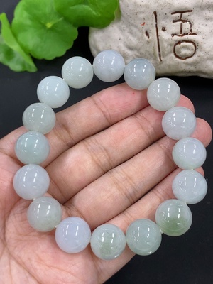 F46599045 翡翠手串 卡13.2mm左右 货品总重约60.9g