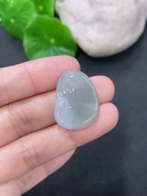 F46551314 翡翠如意挂件 货品总重约2.9克