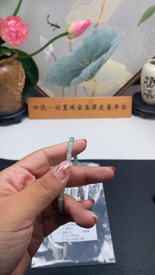 F33866129 Jadeite bracelet, approx. 4.4mm beads, total weight approx. 6.89g, color origin undetermined