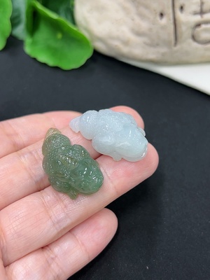 F46585112 翡翠三脚金蟾挂件一手走