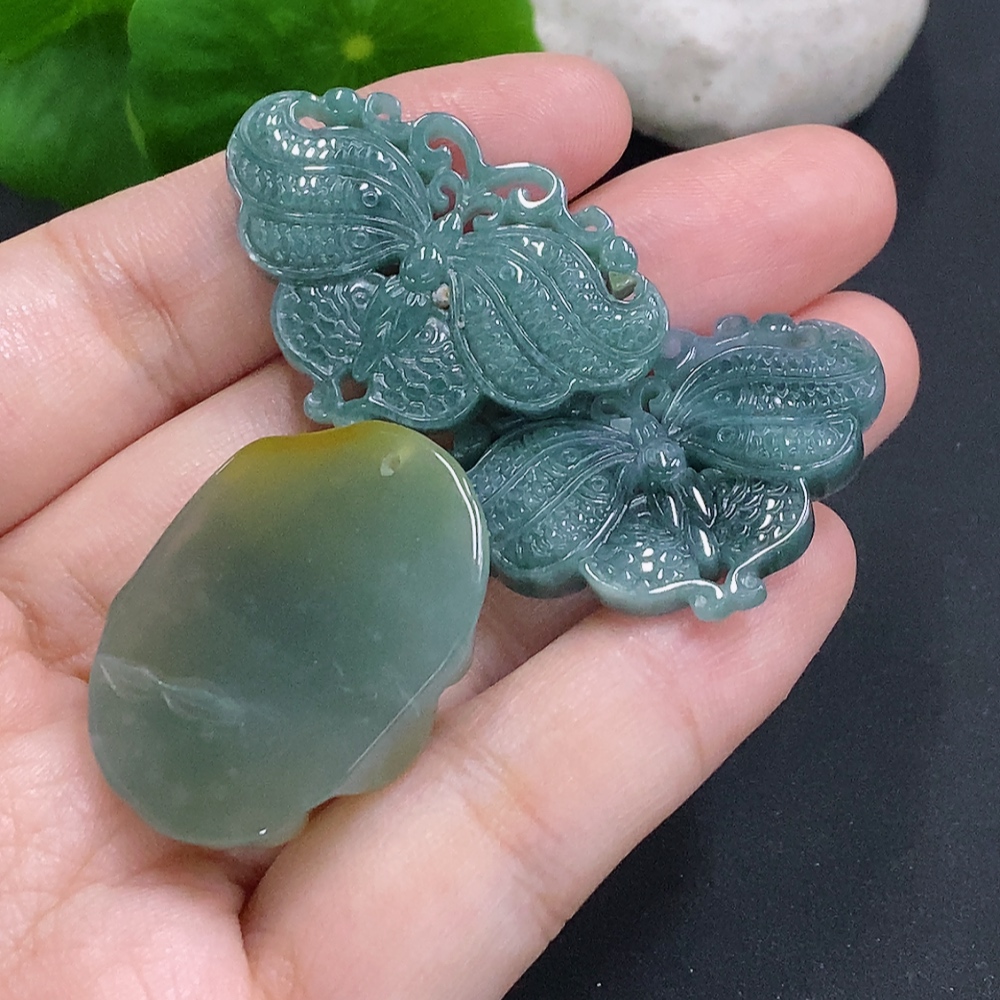 F33882919 Jadeite Pendant Sell as a Lot