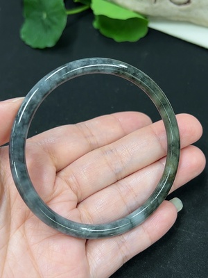 F42957962 翡翠圆条手镯  59.2圈口  货品总重约17克