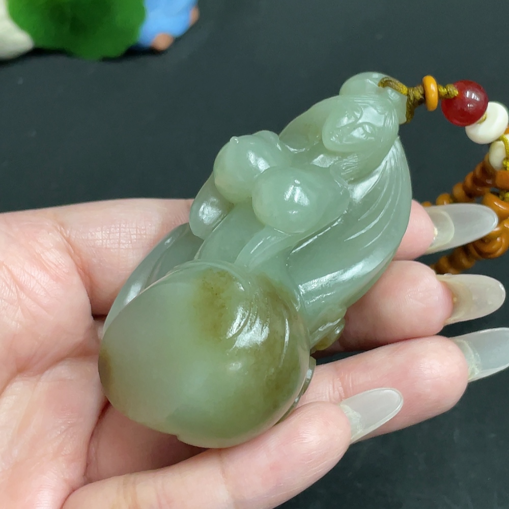 H28203929 Hetian Jade Handheld Ornament - Nation's Beauty and Heavenly Fragrance - Undetermined Skin Color Origin - Total Weight (including chain): Approx. 123g