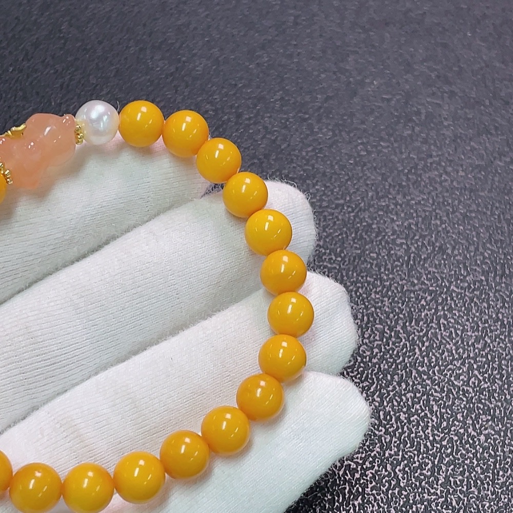 C33869647 Amber and Beeswax Bracelet Non-Gold Partial Repair Visible With Pearls Stones Possibly Non-Natural Total Weight Approx. 7.62g Size About 7.4mm