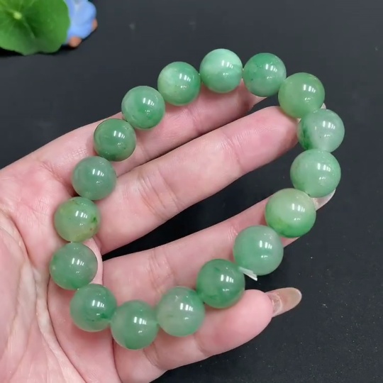 H32738479 African Emerald (Dulong Jade)