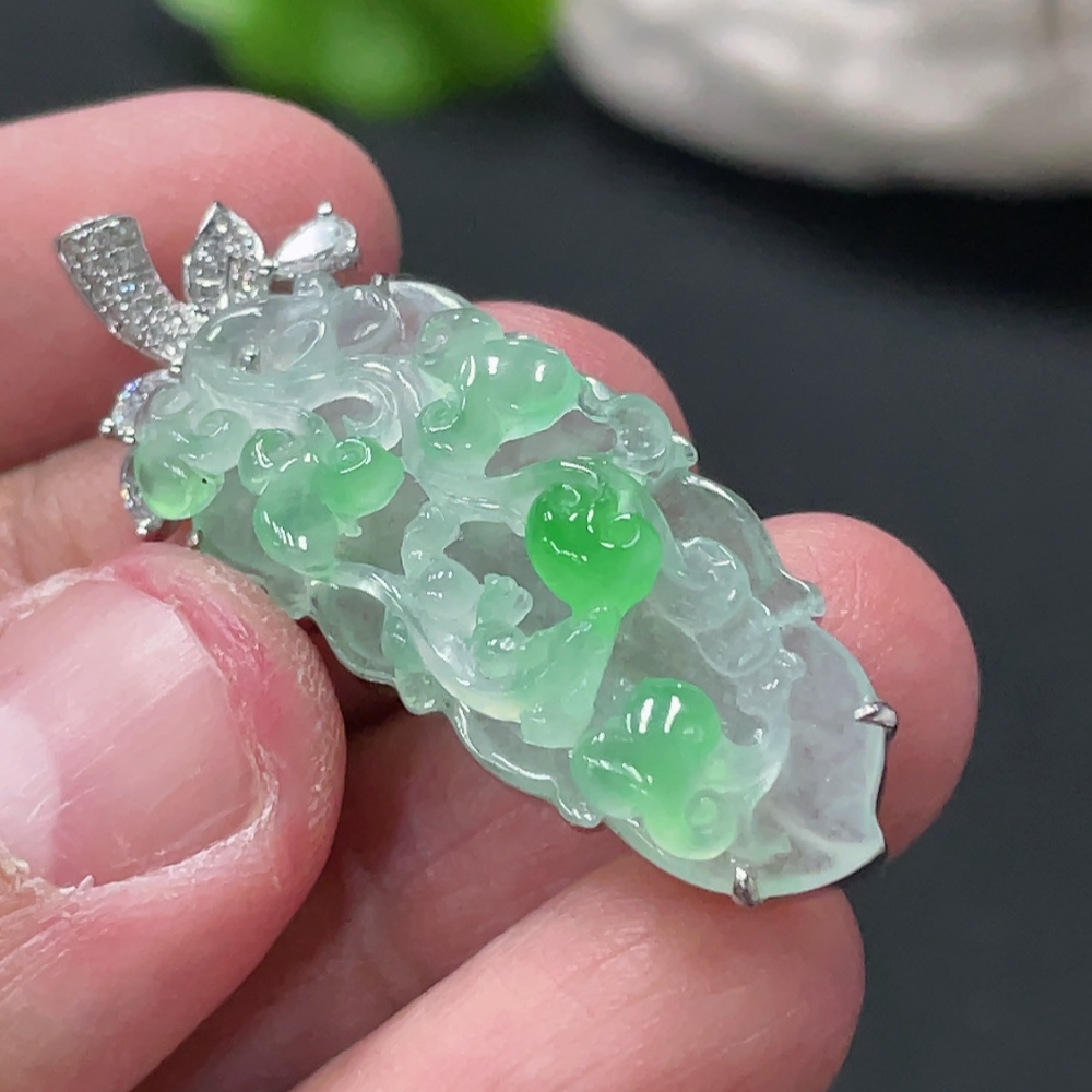 F33936138 Jadeite In Pendant 18meal 18k Gold Inlaid Total Weight Approx.5.3g