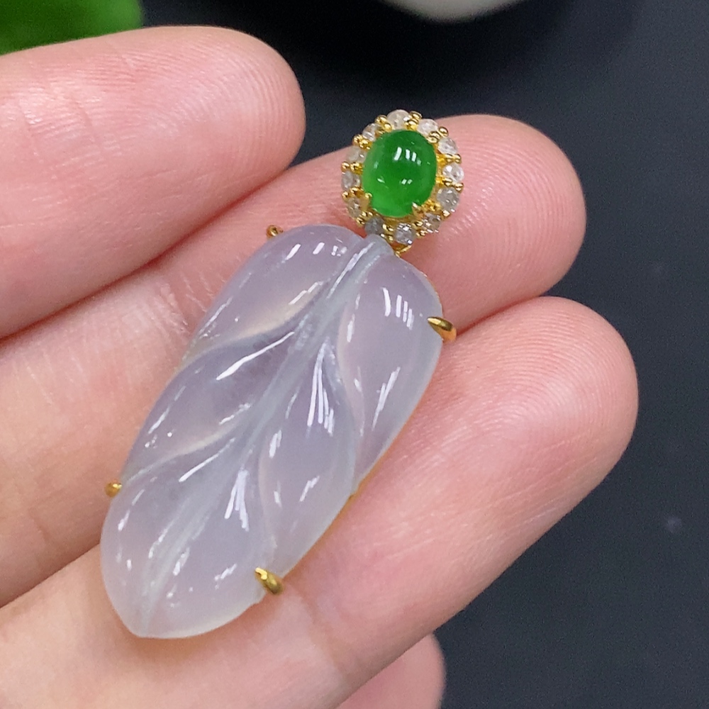 F30528796 Jadeite Leaf Inlaid Pendant 18K Gold Total Weight Approx. 3.6g