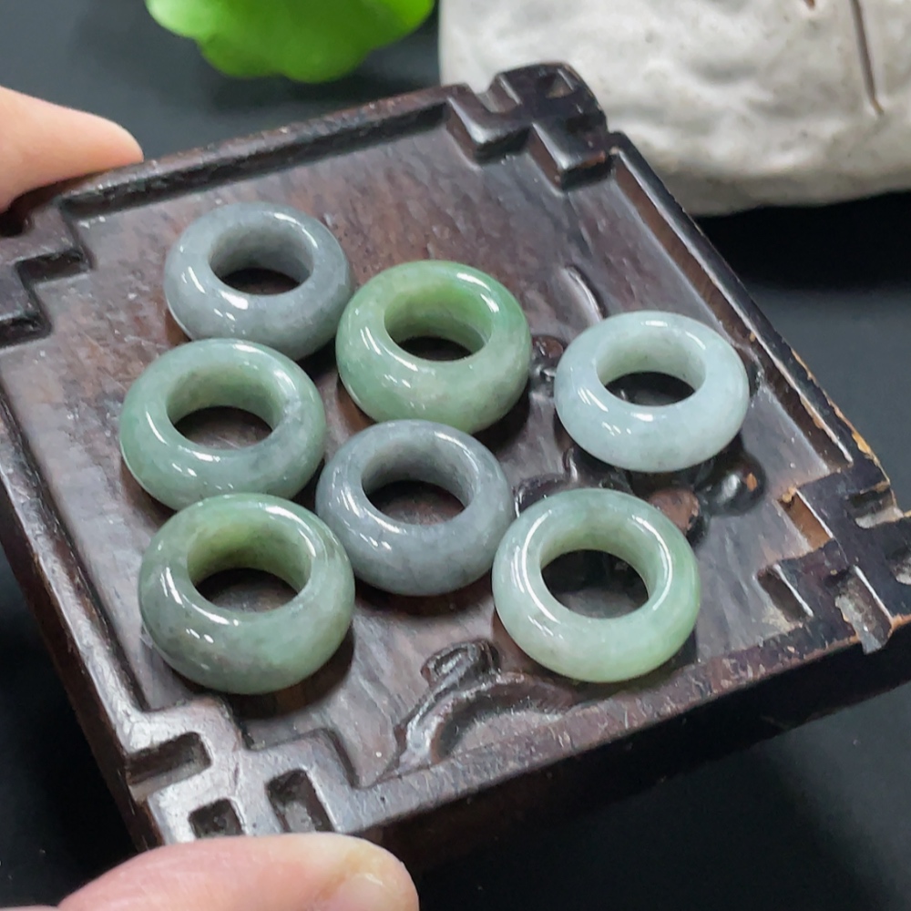 F34978330 Jadeite Donut Pendant