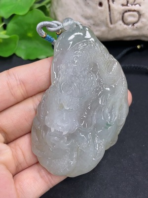 F46562333 翡翠龙牌挂件 配珠非A   货品总重约74.76克
