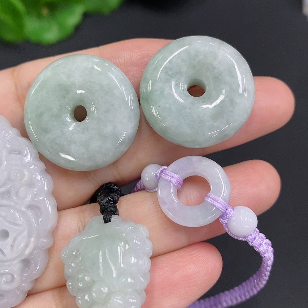 F34023501 Jadeite Pendant with Hand Rope Sell as a Lot