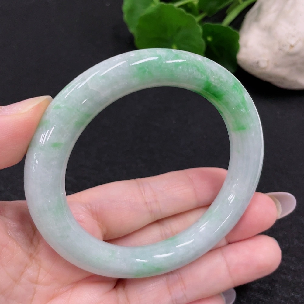 F32710262 Jadeite Round Bangle Size 57.2 Total Weight Approx. 66.4g (With Crack)