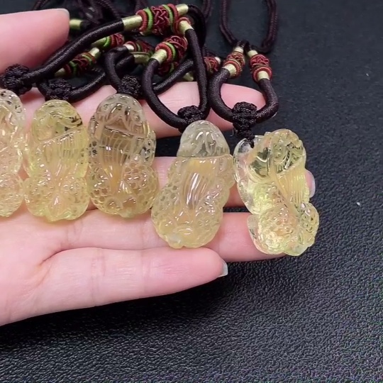 C34989323 Crystal Pendant Total Weight Approx.87.45g With Rope Sell as a Lot
