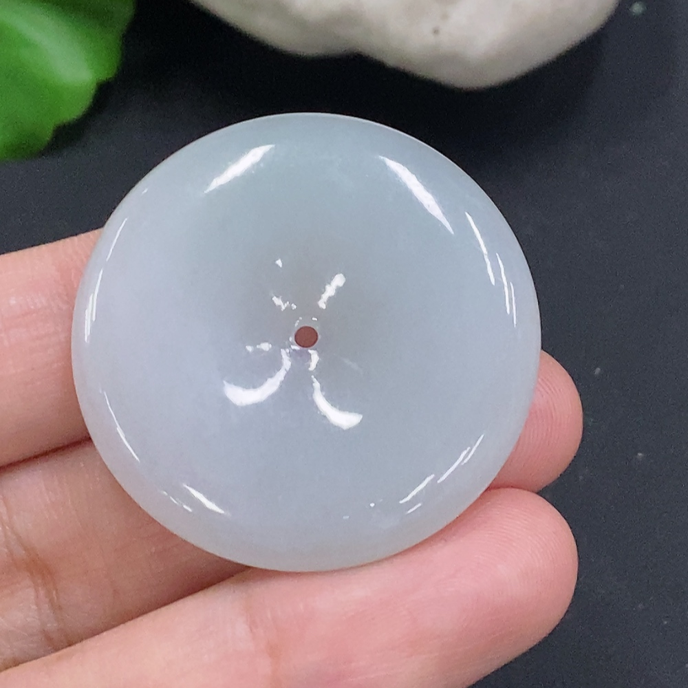 F31596237 Jadeite Peace Knot, Total Weight Approximately 14.4g