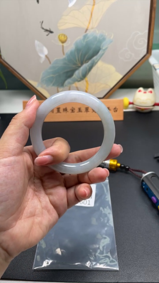 F17831601 JadeiteRound Bangle 59.3 Circumference Total Weight 65.497g