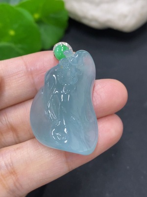 F42971474 翡翠年年有余挂件 无印记测金含量18k金扣头 货品总重量约14.8克 配镶钻石