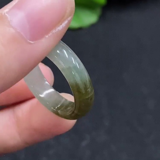 F34995480 Jadeite Ring Size 21 with Crack Total Weight Approx. 3.97g