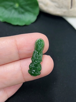 F46545820 翡翠观音挂件 货品总重约1.16g