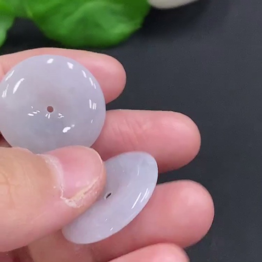 F34000846 Jadeite Peace Knot Sell as a Lot